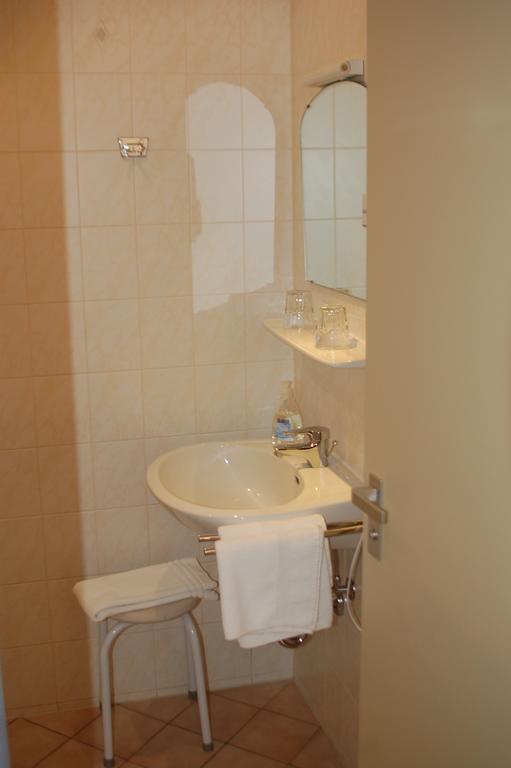 Brucker Gastehaus Hotel Fuerstenfeldbruck Room photo
